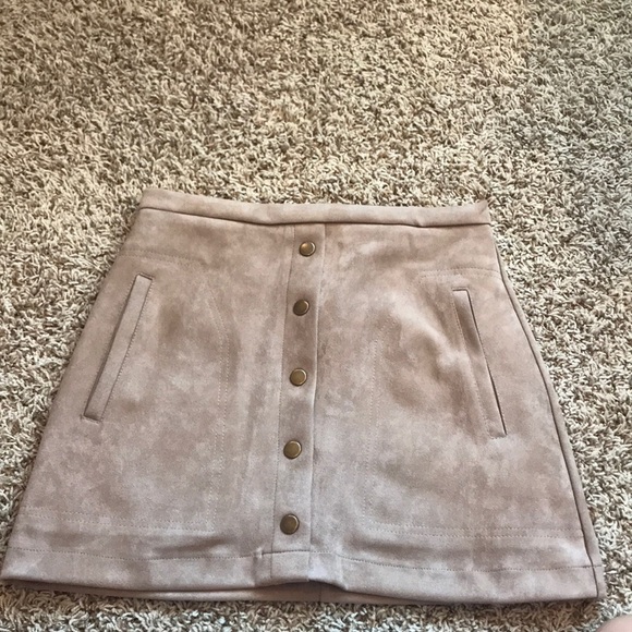 tan/cream button skirt - Picture 1 of 2